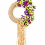 Πρωτομαγιάτικο στεφάνι με αμάραντο και ψάθινη ουρά